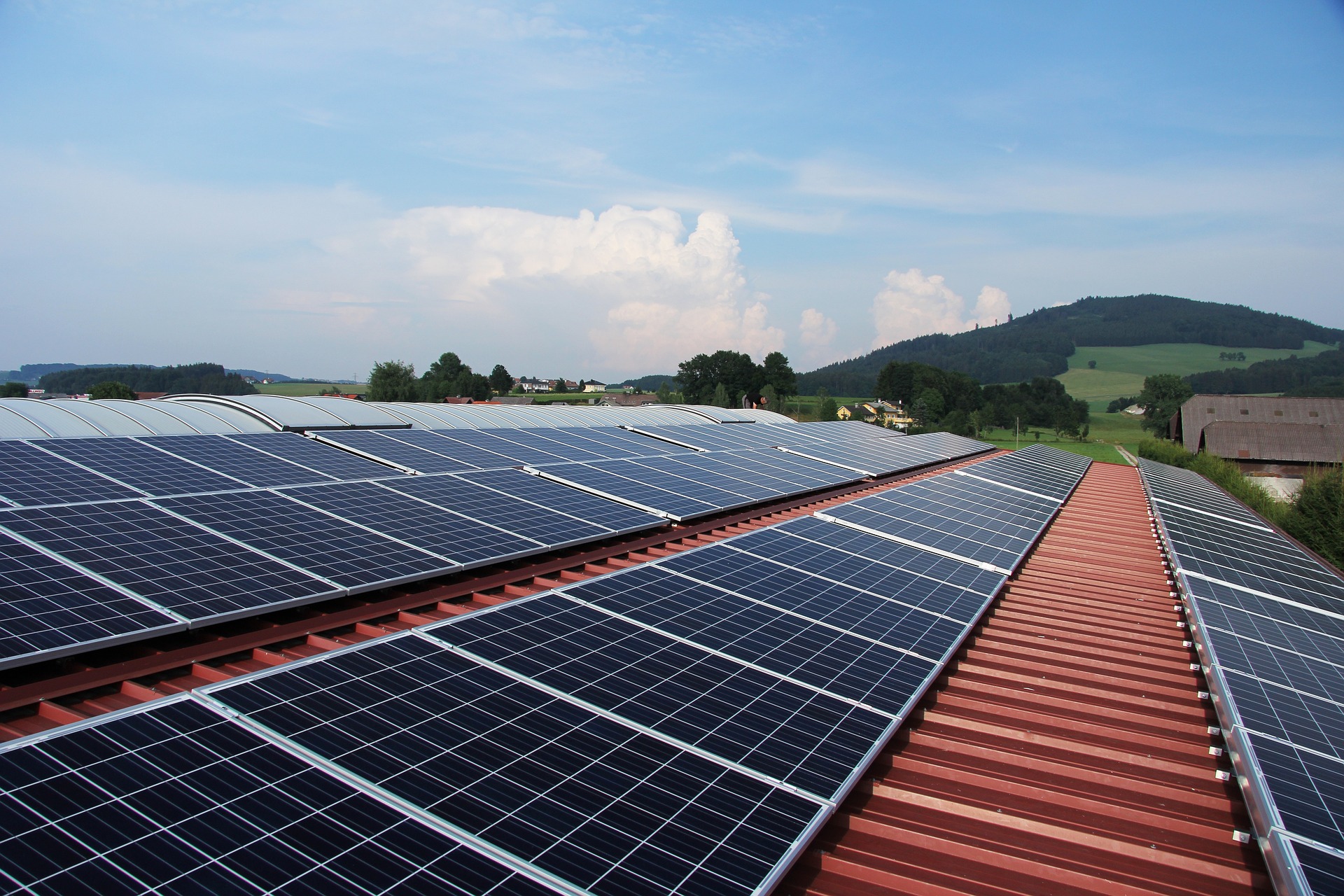 Rekordowa produkcja energii z wiatru oraz wsparcie słońca. Odnawialne źródła energii (OZE) odpowiadały za połowę zapotrzebowania kraju na energię.