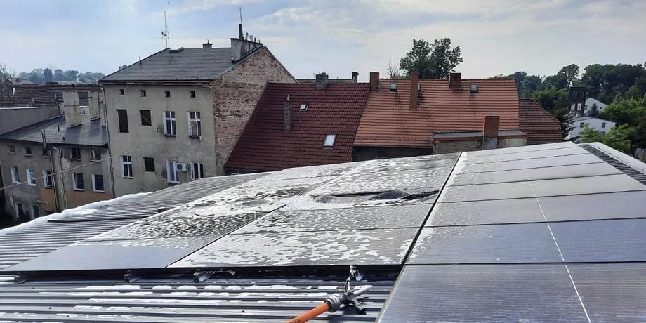 Dlaczego panele fotowoltaiczne ulegają zapłonowi? — ekspert wyjaśnia